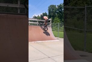 Imagem de destaque para: MAKING IT LOOK EASY / Dan Foley