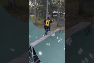 Imagem de destaque para: Paterico getting busy on the street spine! #bmx