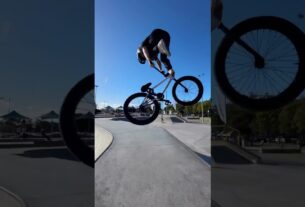 Imagem de destaque para: Roman etting loose at Pizzey park! #bmx