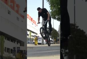 Imagem de destaque para: Stomp bunnyhop tailwhip - How To with Calvin Kosovich #bmx #bmxstreet