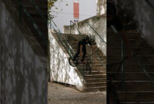 Imagem de destaque para: Alex Donnachie / massive switch hanger handrail grind / BSD BMX